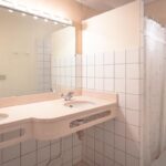 Belpech bathroom 1