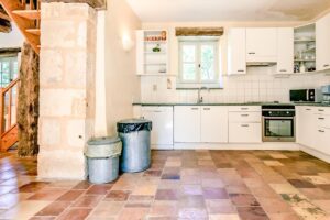 fully equipped kitchen with bins, oven and microwave oven